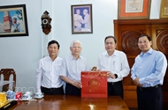 N.A. Chairman pays pre-Tet visits to former Party, state leaders